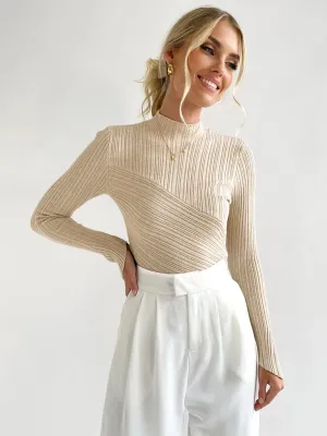 Elegant long-sleeved half turtleneck knitted top